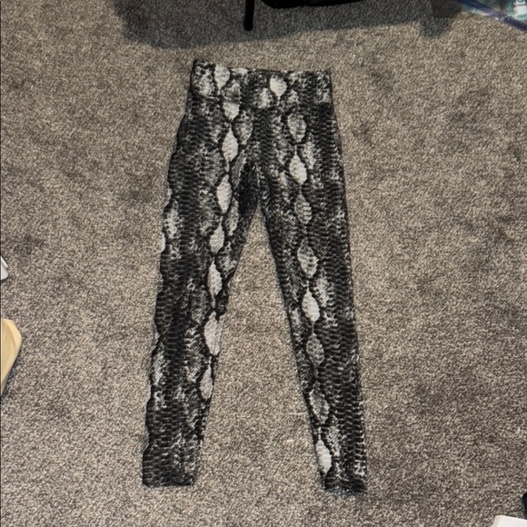 3/$10 No Boundaries Snake Animal Print Leggings - Picture 1 of 4